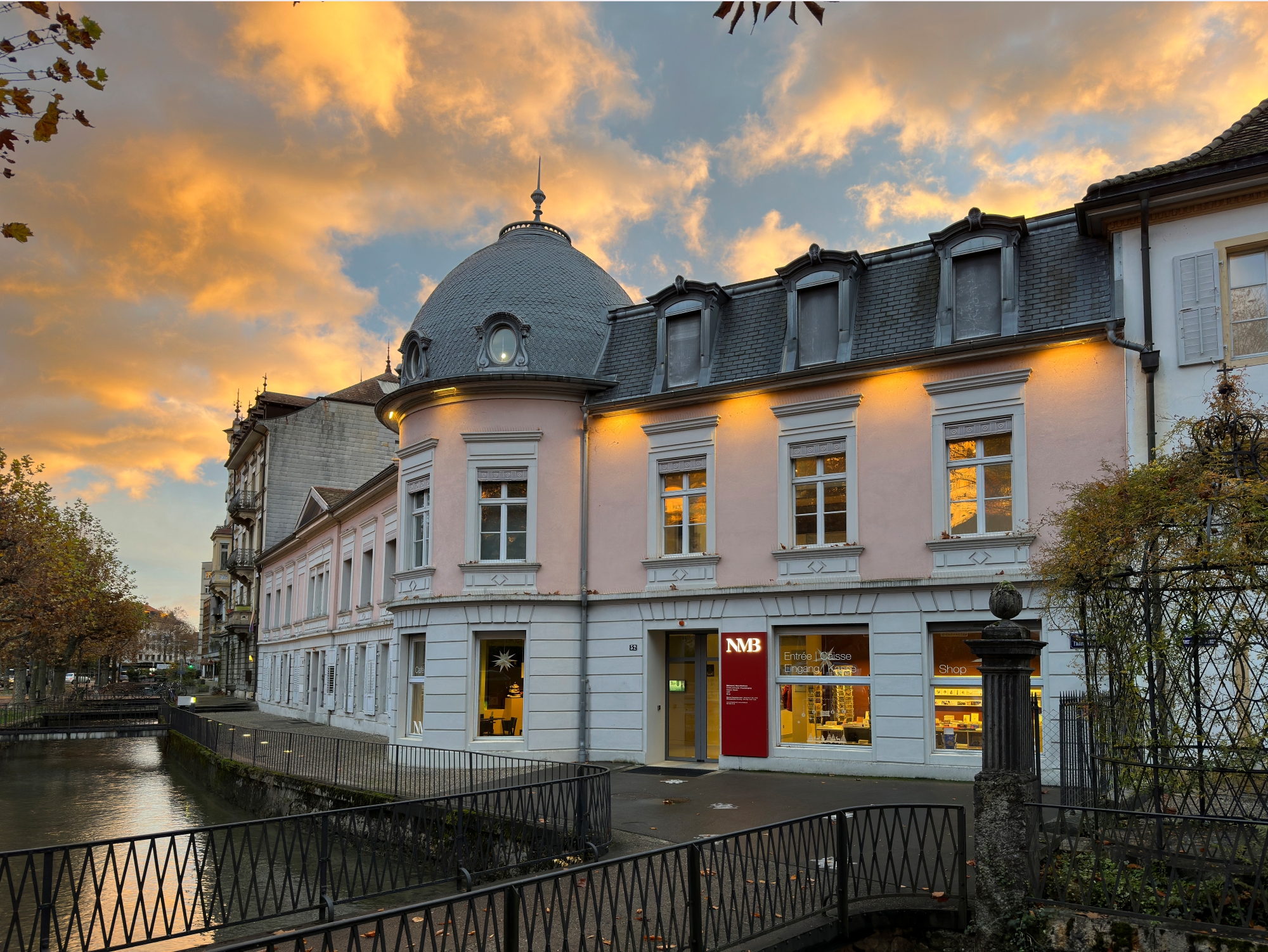 Nouveau Musée Bienne at dawn, seen from the canal